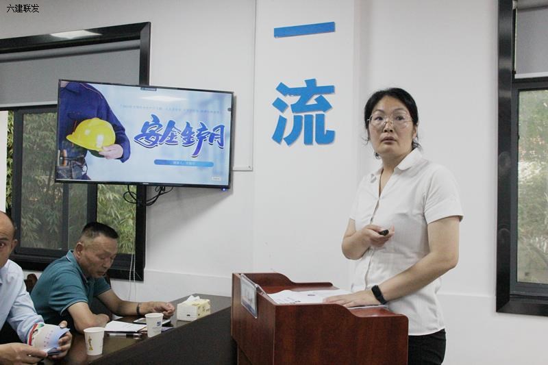 总工程师毕勤学讲课_副本.jpg